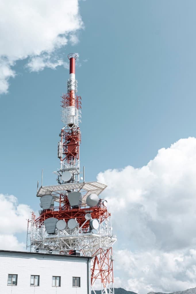 Telecommunications tower